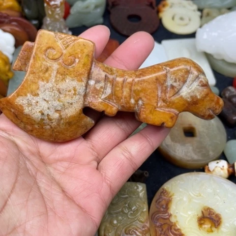 蛇纹石玉颈饰未镶嵌60