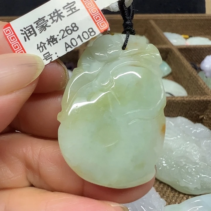 翡翠未镶嵌颈饰福瓜