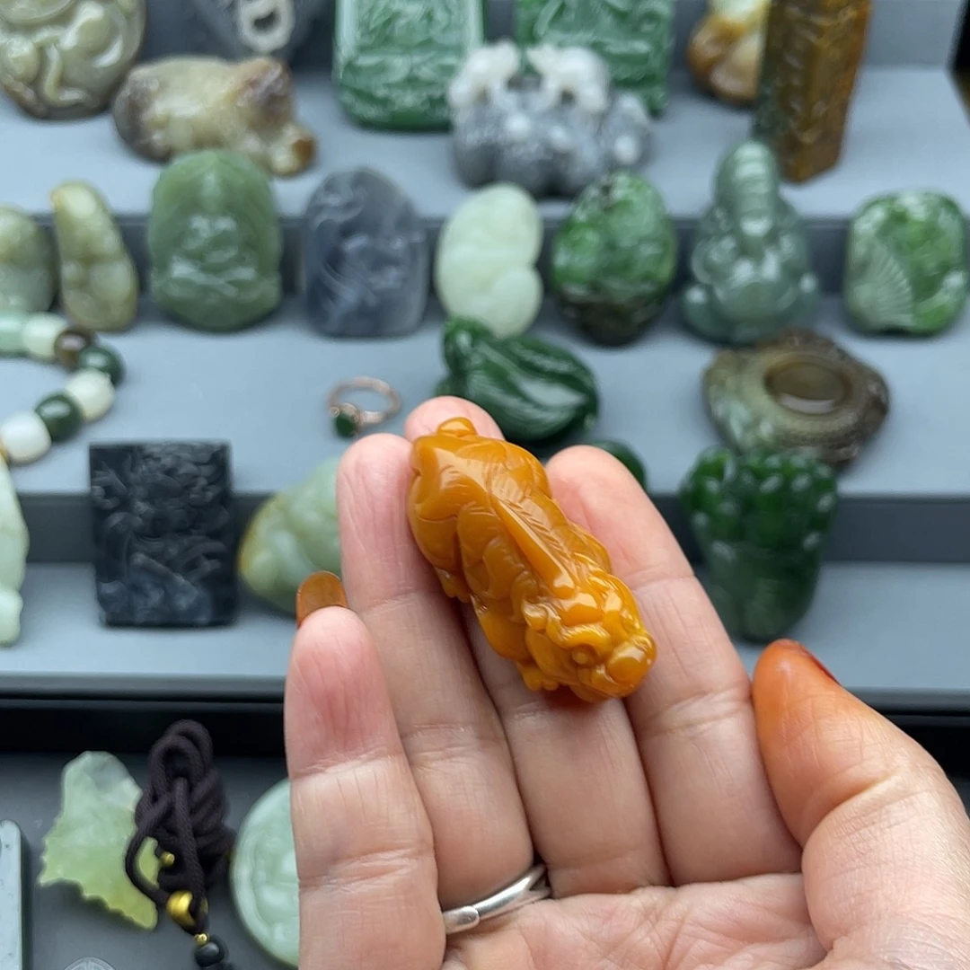 快***侠石英质玉（黄龙玉）未镶嵌颈饰