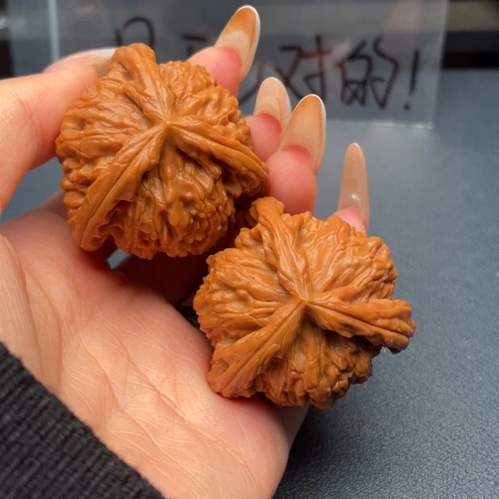 周***琪文玩核桃吊坠白狮子