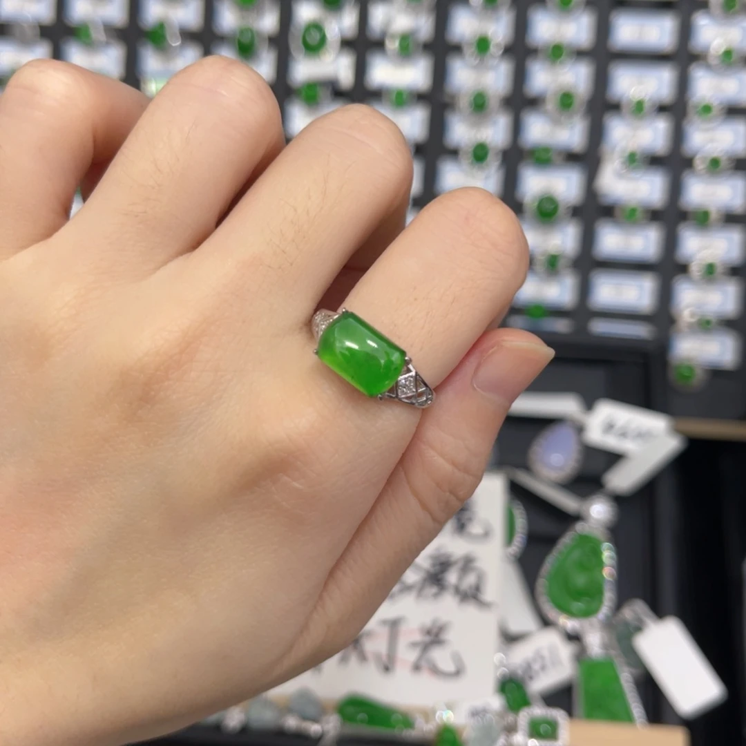 翡翠戒指银S925镶嵌一***袋马鞍戒指