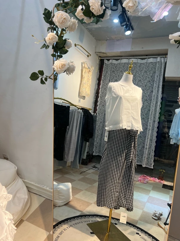 休闲简约设计感独特格子阔腿裤子搭配小飞袖上衣