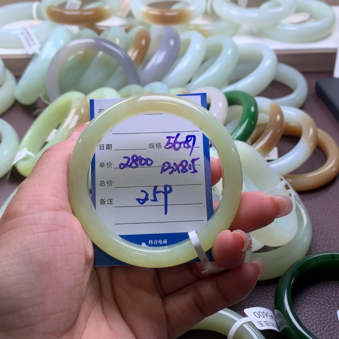 和田玉手镯未镶嵌?****?