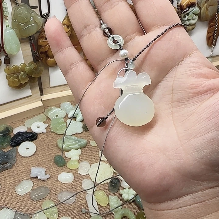 岫玉合金颈饰钱袋