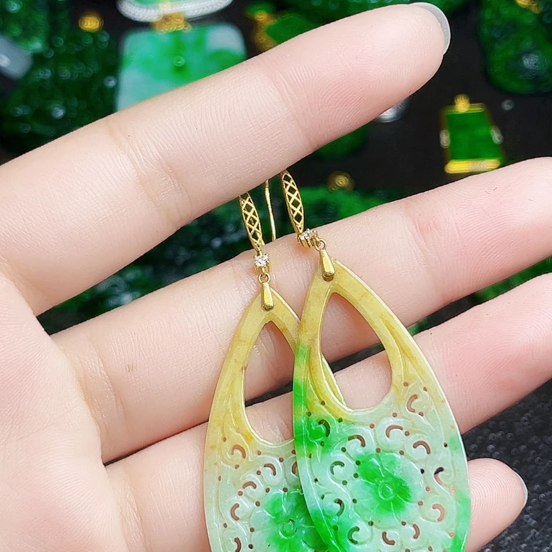 颈饰18K金镶嵌翡翠多样性