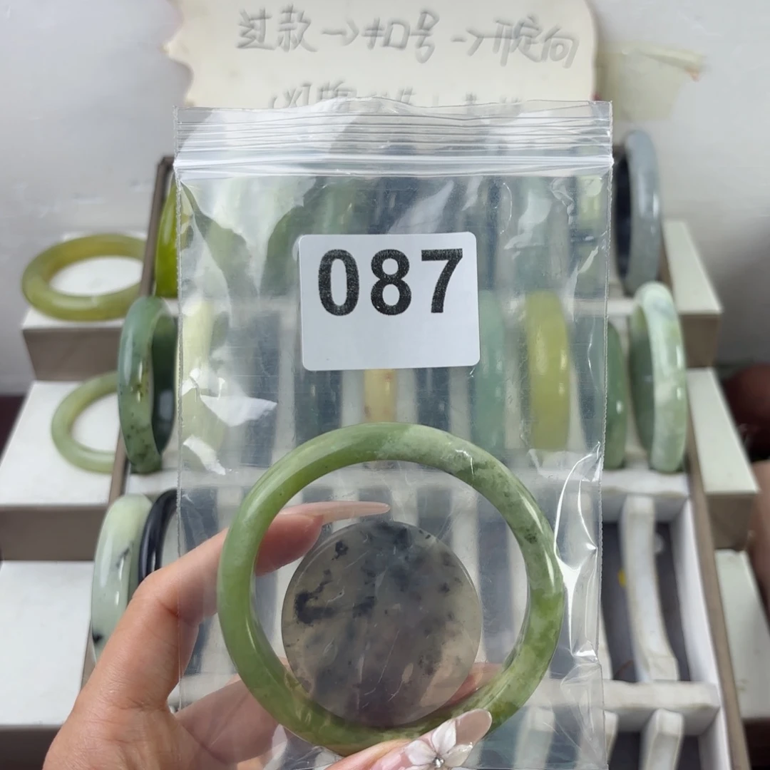蛇纹石玉未镶嵌手镯山***耶