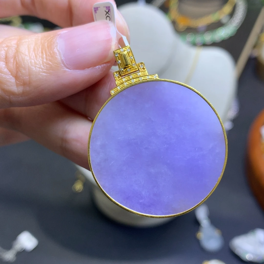 颈饰18K金镶嵌翡翠