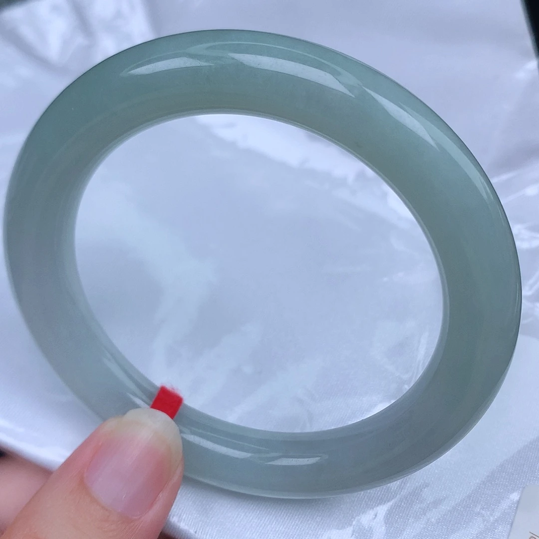 未镶嵌手镯（圆镯）翡翠天然