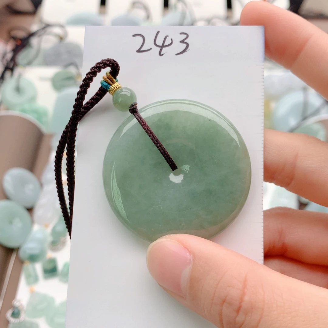 ღ***子翡翠未镶嵌颈饰吊坠