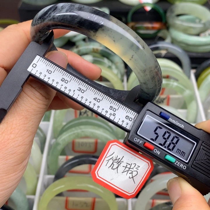 蛇纹石玉未镶嵌手镯1046