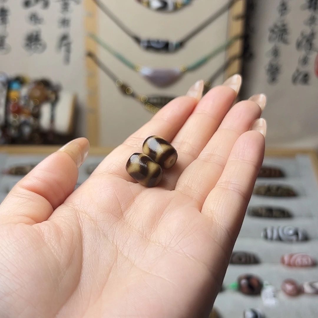 闫***^玛瑙/玉髓未镶嵌颈饰