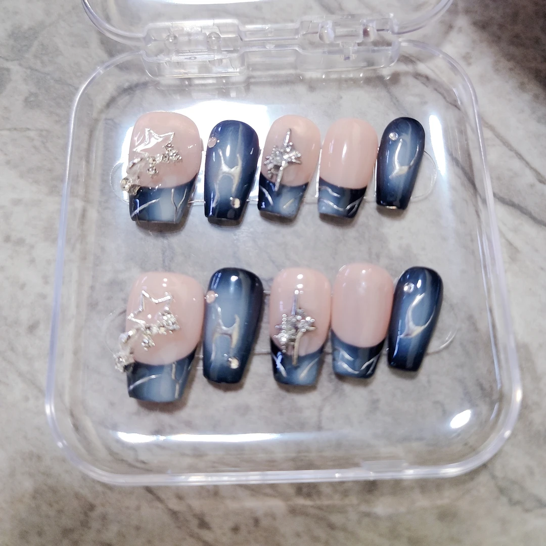 纯手工蓝色法式猫眼渐变爆闪水钻穿戴甲显白高级美甲成品短梯彩绘