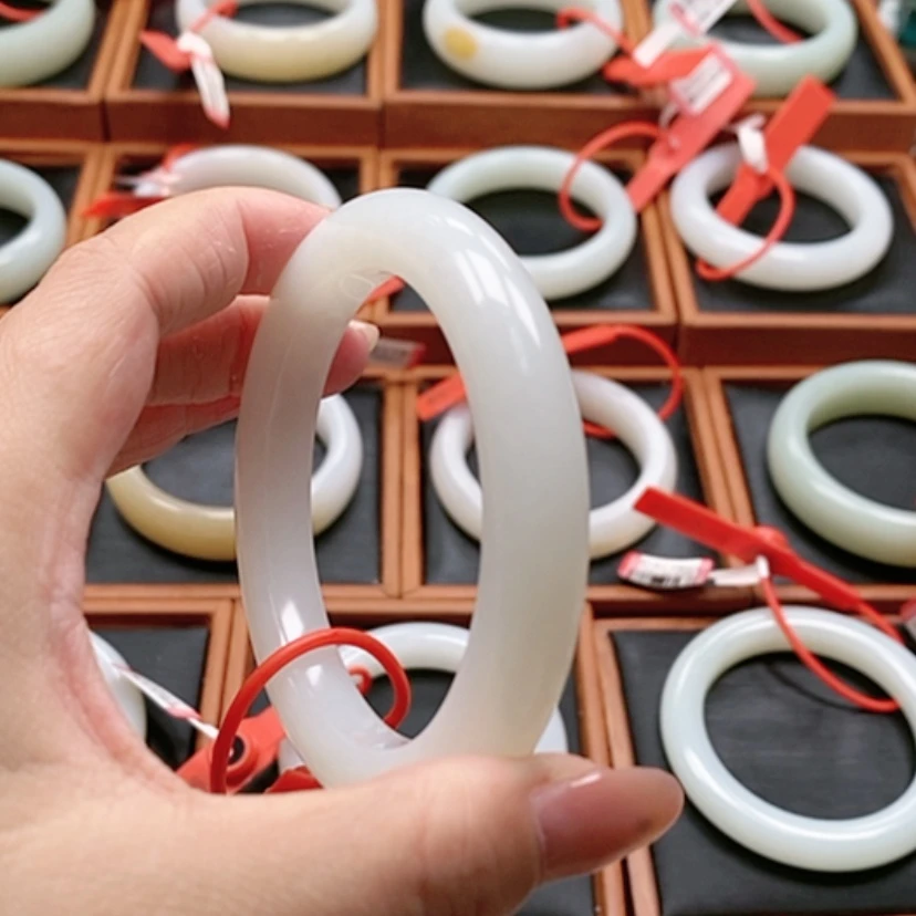 【闪购商品】未镶嵌手镯和田玉