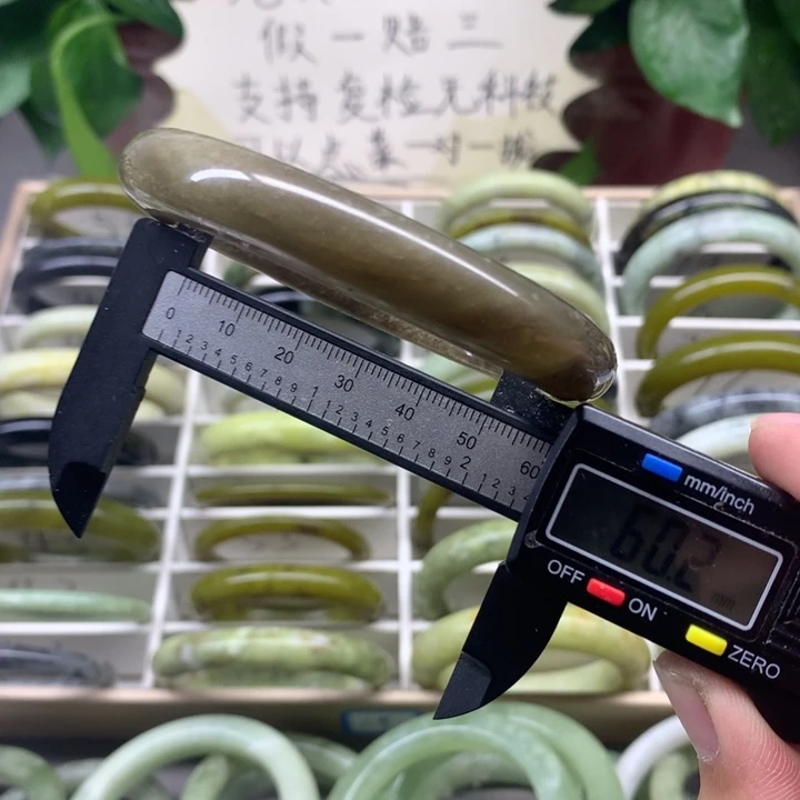 蛇纹石玉未镶嵌手镯59