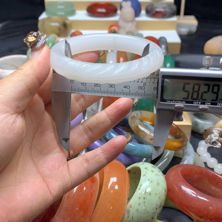 未镶嵌手镯石英质玉