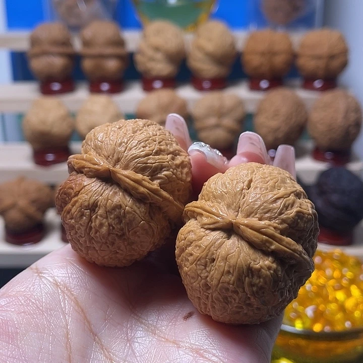 文玩核桃吊坠卧龙3