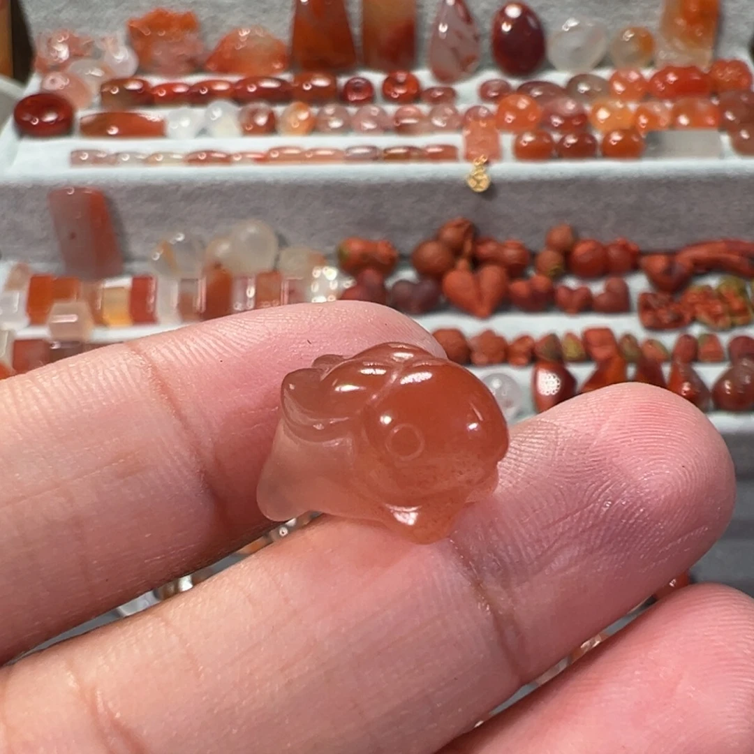 南红玛瑙川料未镶嵌冲天兔