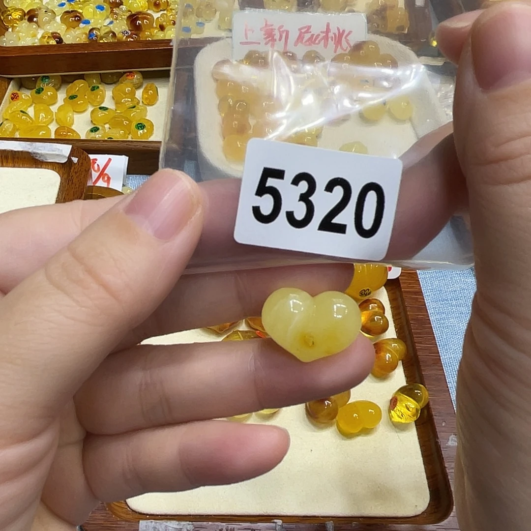 琥珀未镶嵌珠宝奇石