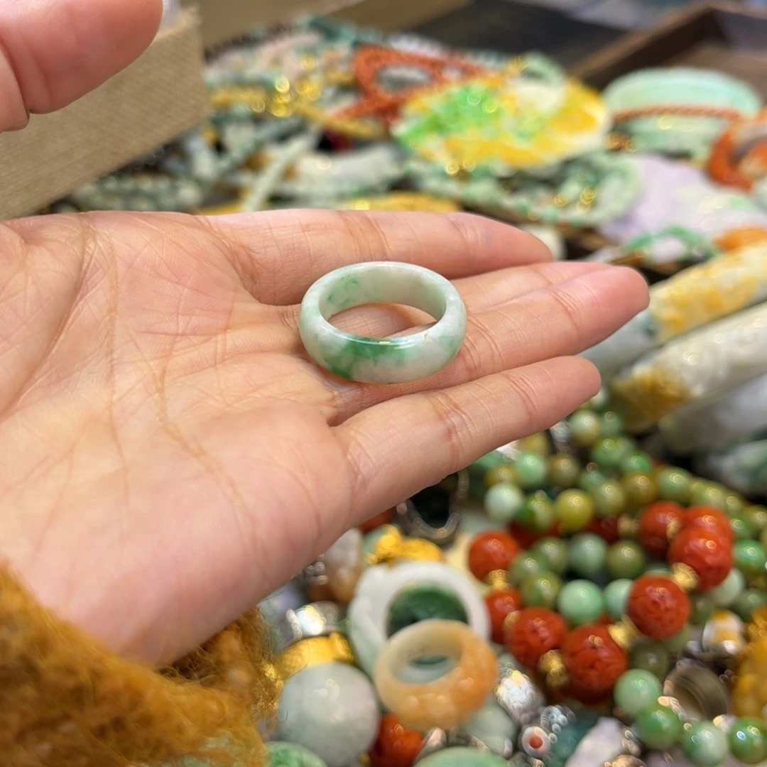 翡翠颈饰未镶嵌五*待编款