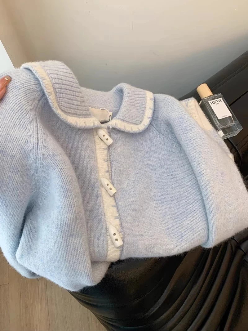 温柔风蓝色牛角扣针织开衫女2025秋季新款慵懒风软糯小众翻领毛衣