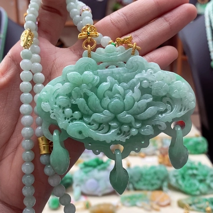 翡翠颈饰未镶嵌翡翠吊坠