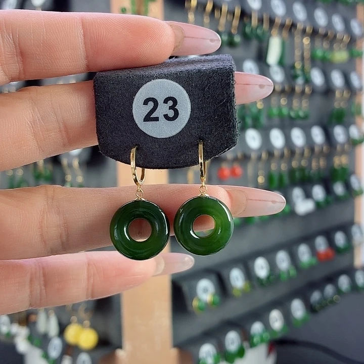 和田玉18K金镶嵌耳饰