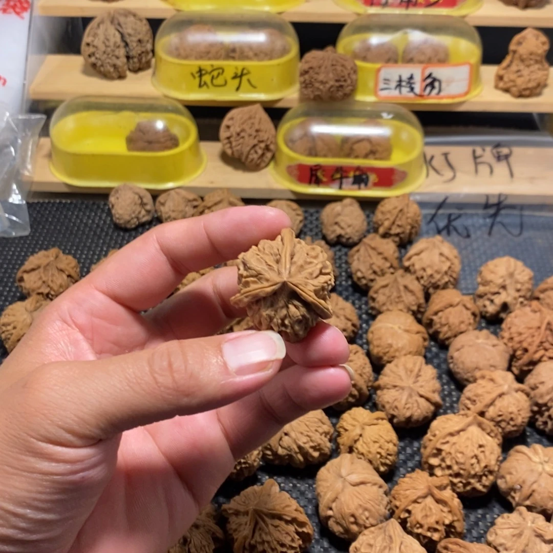 添***饭文玩核桃吊坠核桃异形