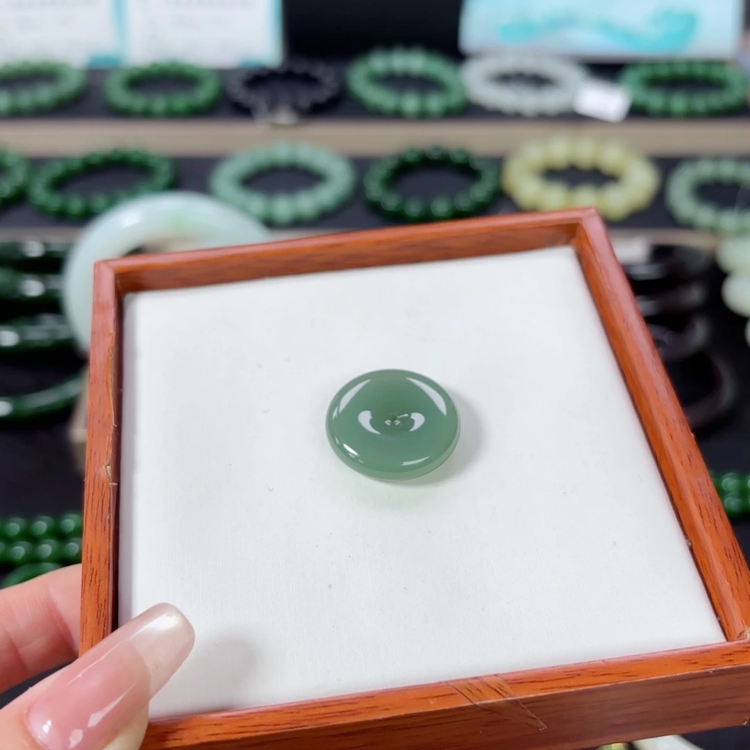 和田玉未镶嵌吊坠(不含链)