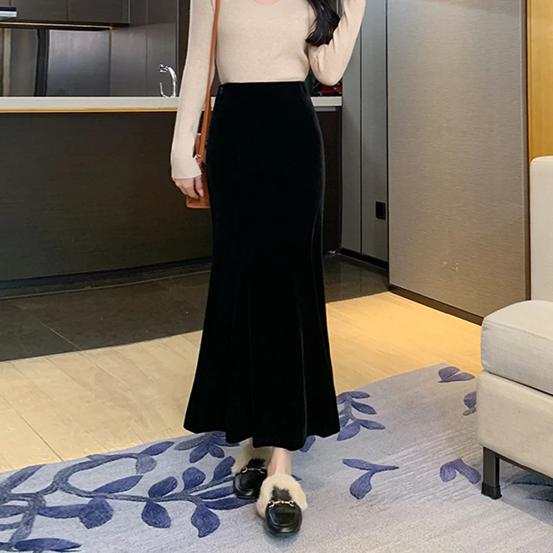 黑色金丝绒鱼尾半身裙女2025新款今年流行爆款秋冬高级感包臀裙子