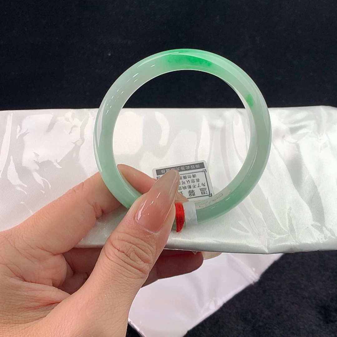 【闪购商品】未镶嵌手镯翡翠正58
