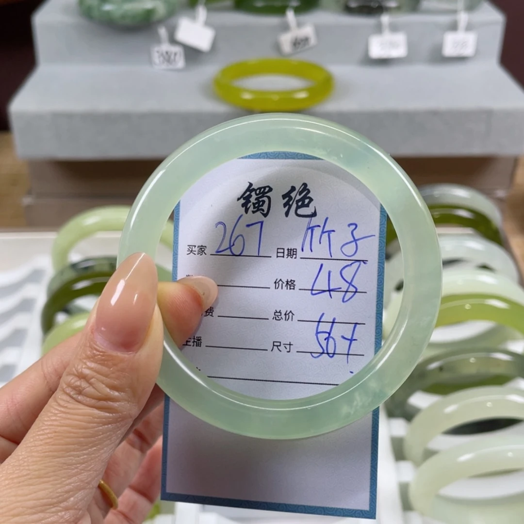 【闪购商品】蛇纹石玉手镯未镶嵌竹*?