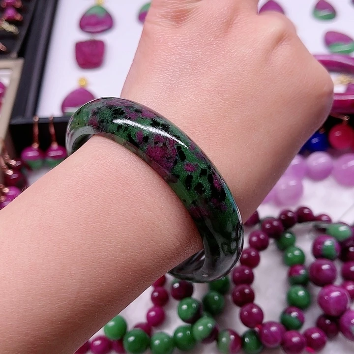 红宝石手镯未镶嵌