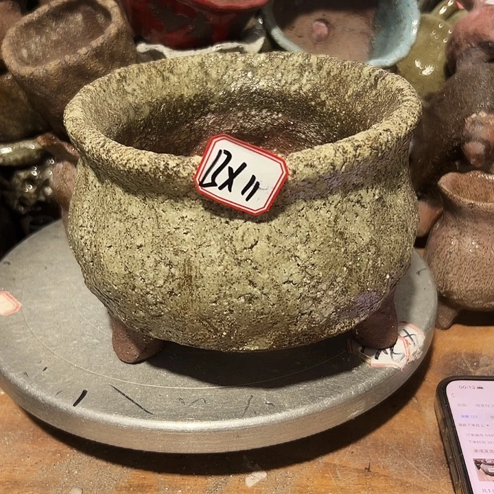 粗陶花盆，现在都不一样