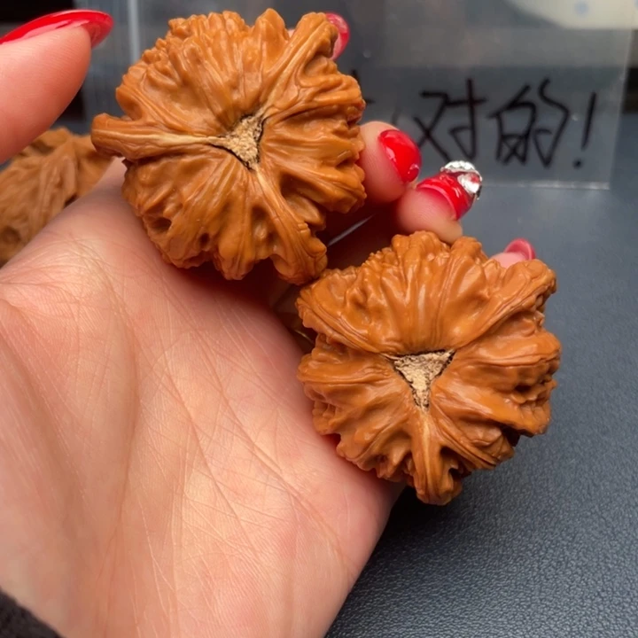 七***少文玩核桃吊坠白狮子