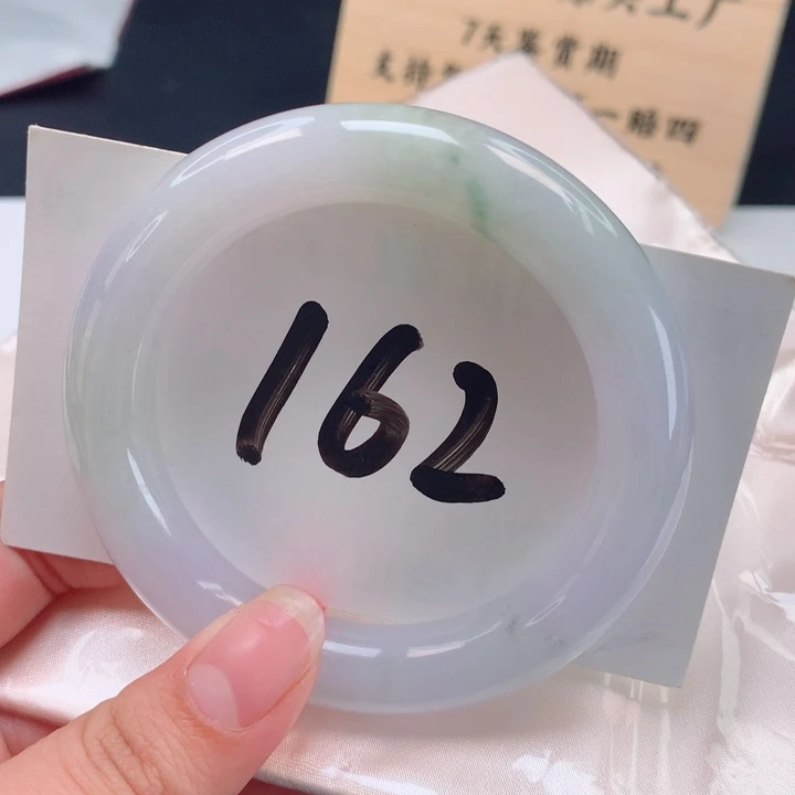 翡翠手镯（圆镯）未镶嵌胖圆53.54