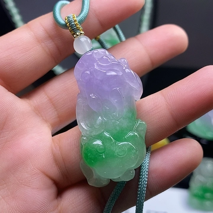 翡翠未镶嵌吊坠(赠链)