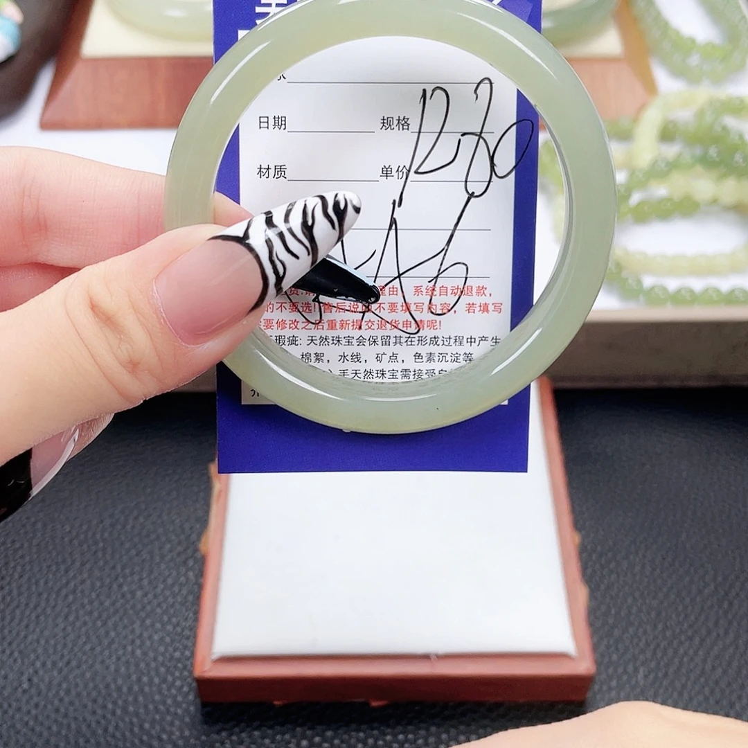 和田玉未镶嵌手镯