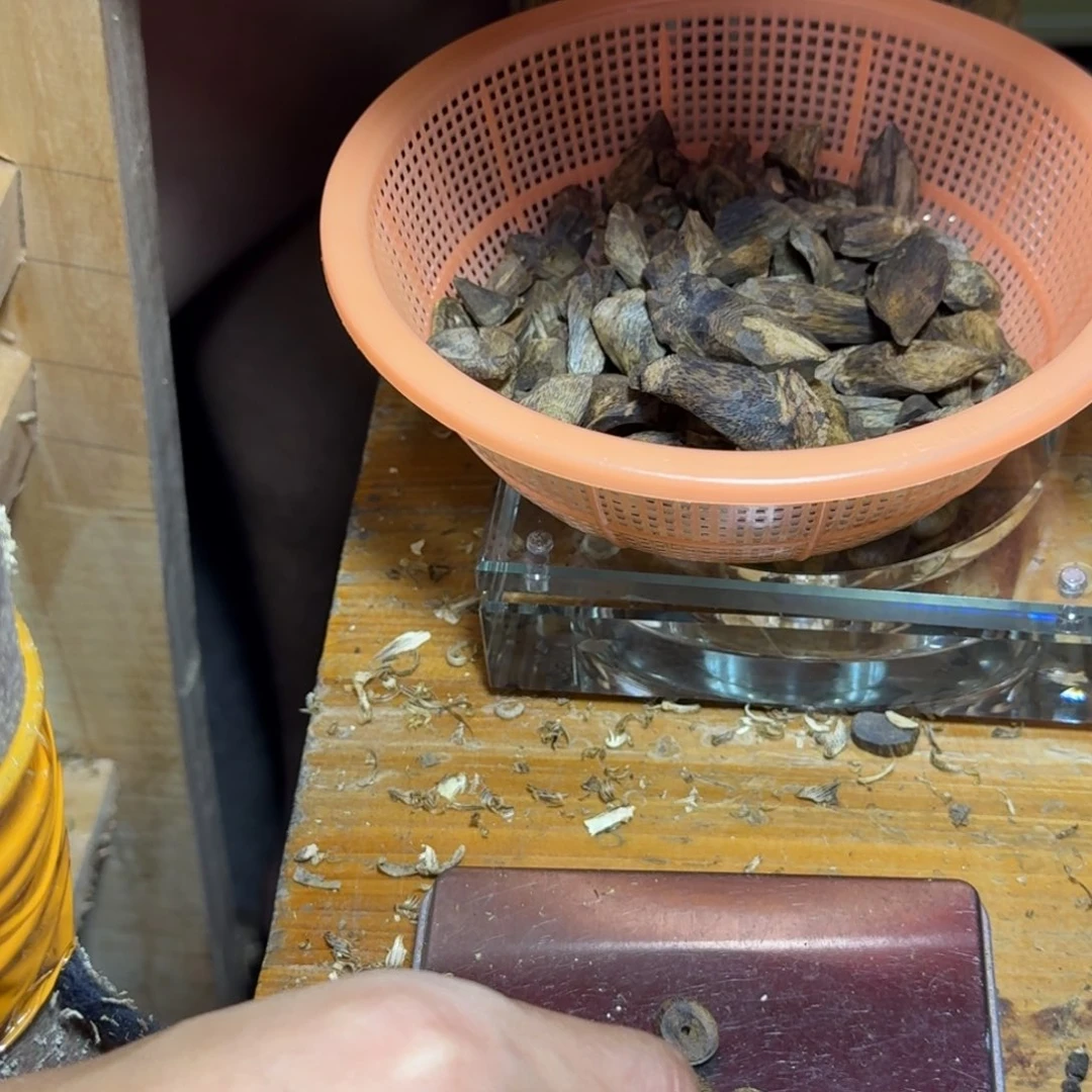 S***y沉香块料沉香块料4.4克
