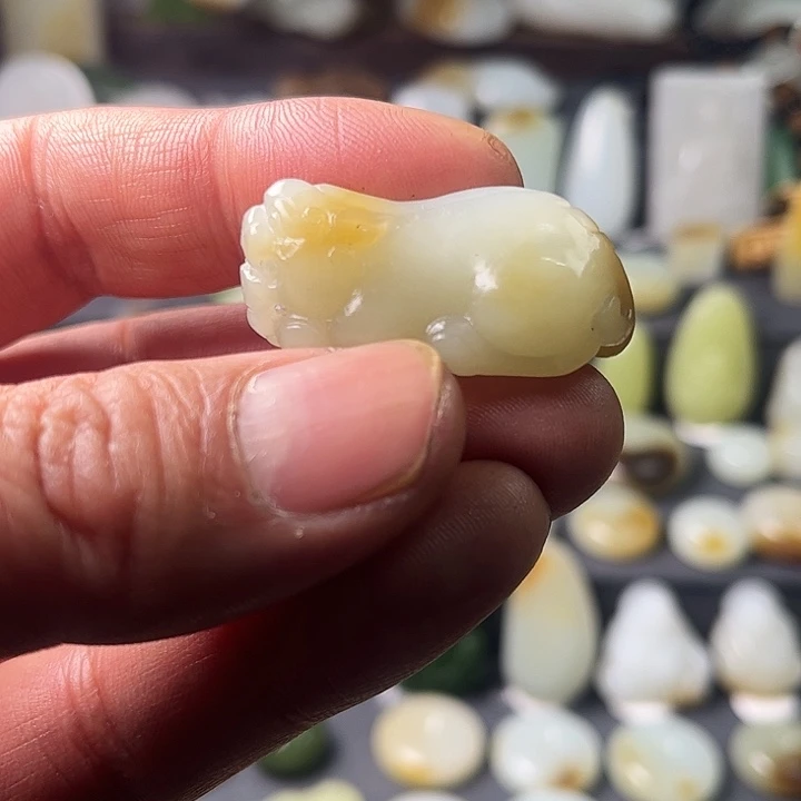 马***草和田玉（糖玉）未镶嵌车挂