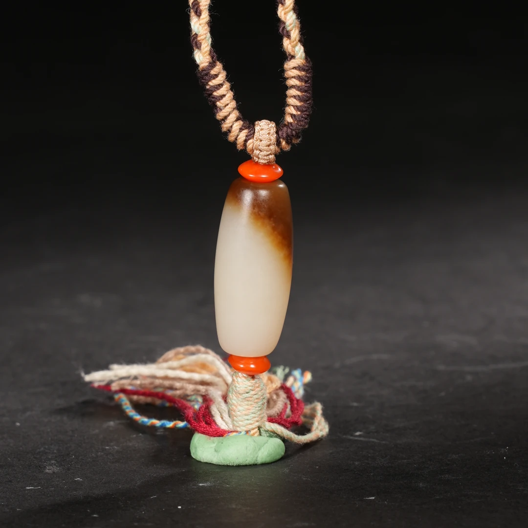 lot4新疆且末糖锁骨珠挂件/保利拍卖