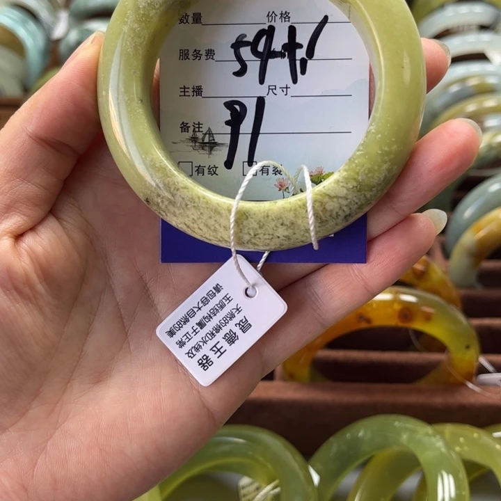 蛇纹石玉手镯未镶嵌
