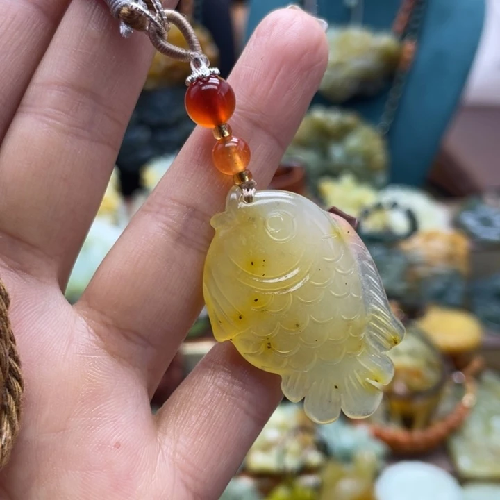 蛇纹石玉未镶嵌颈饰