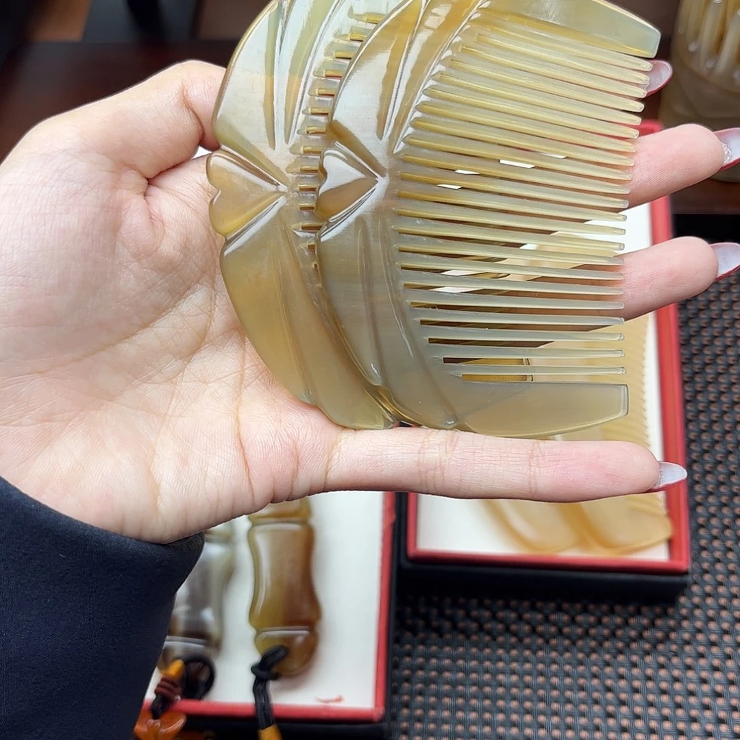 手工制作纯牛角梳子