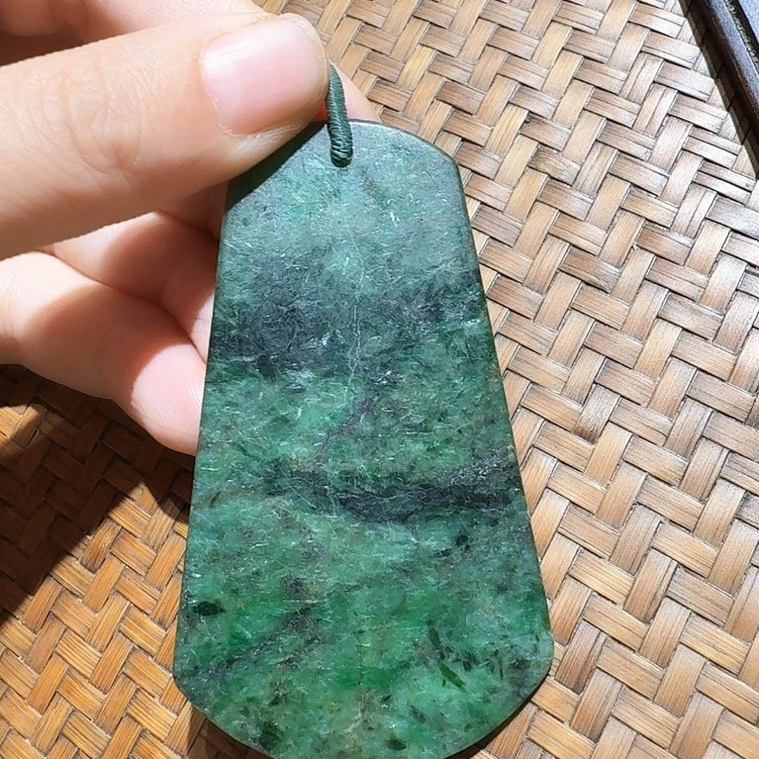 颈饰未镶嵌翡翠个性十足