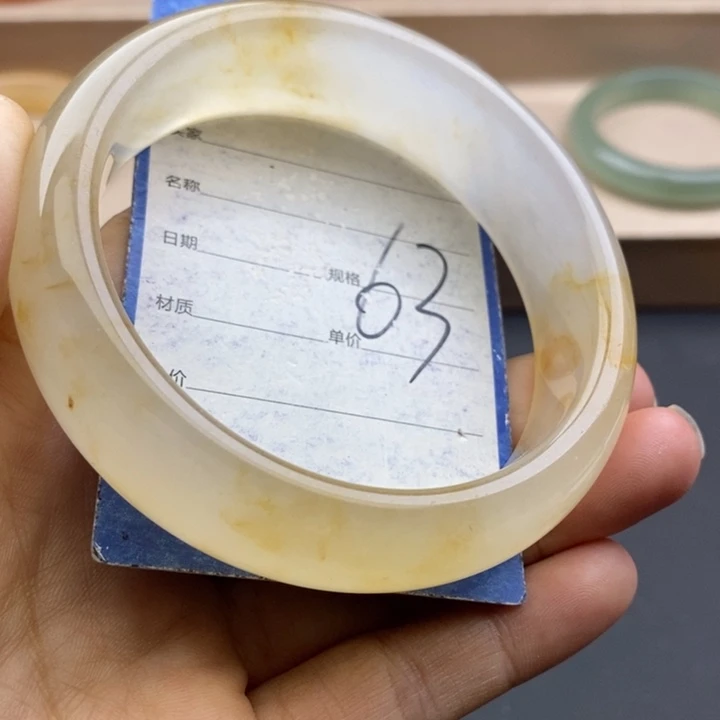 石英质玉未镶嵌手镯