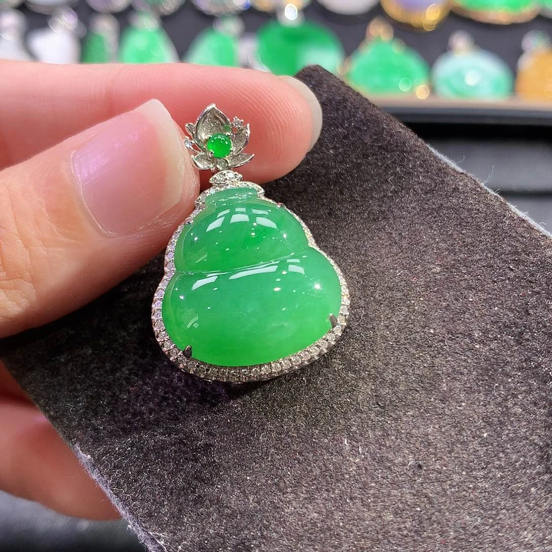 翡翠18K金镶嵌吊坠(赠链)