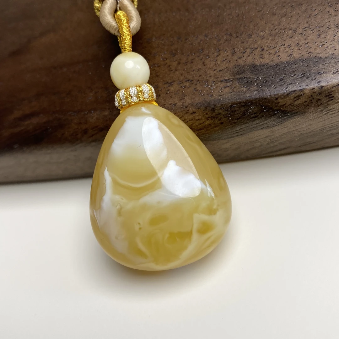 6.28克28×25×14.5毫米俄金瓷白满蜡妖花蜜蜡水滴吊坠毛衣链公主扣