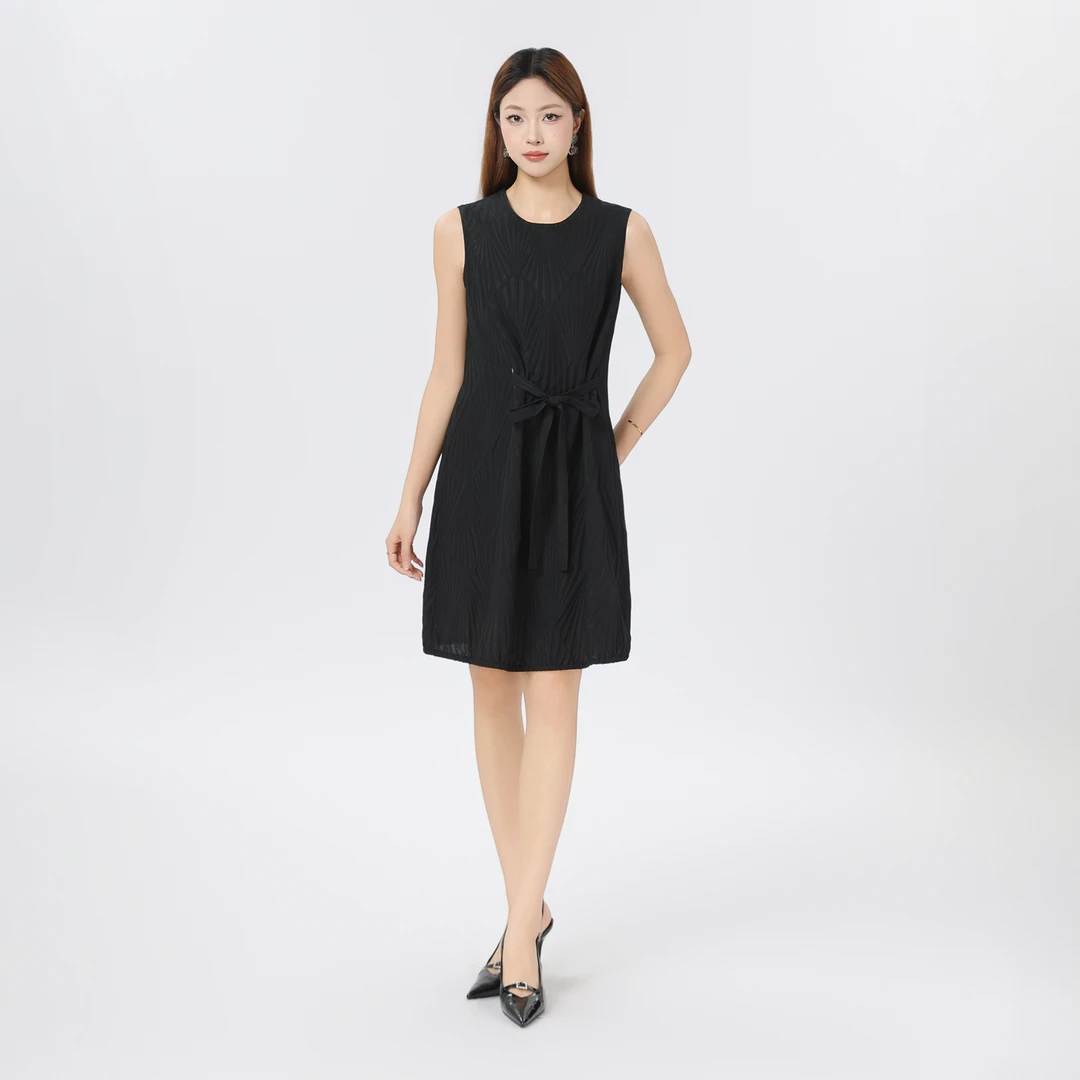 AMASS/阿玛施夏季新款通勤气质黑色显瘦无袖收腰A摆连衣裙550022