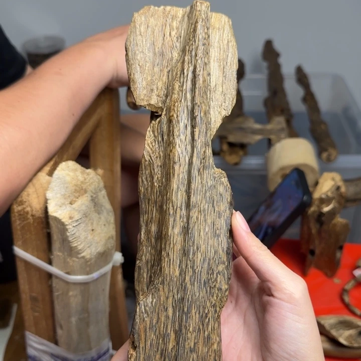 沉香沉香碎屑蓝宝石块料140克