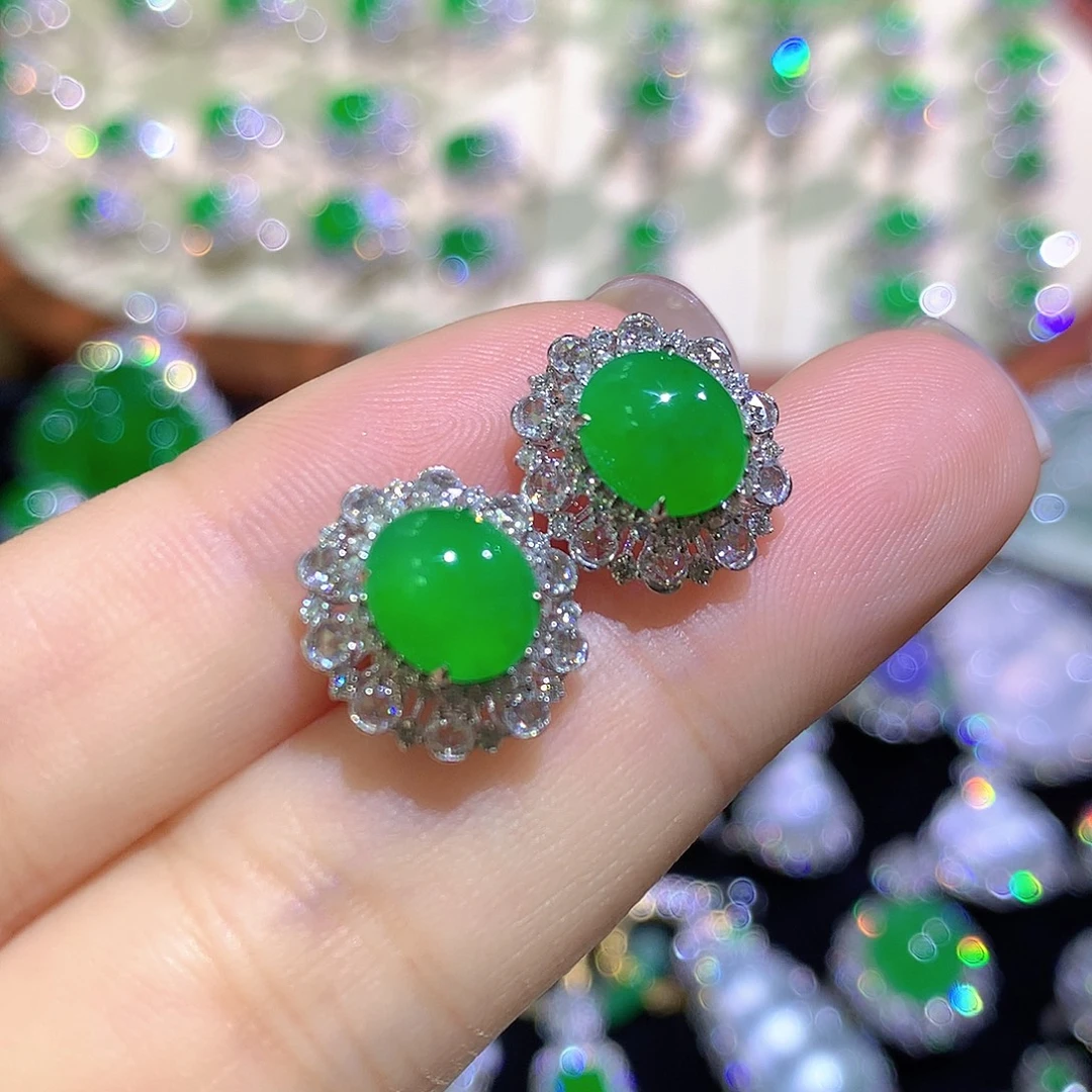 翡翠18K金镶嵌耳饰高冰满绿蛋面耳钉